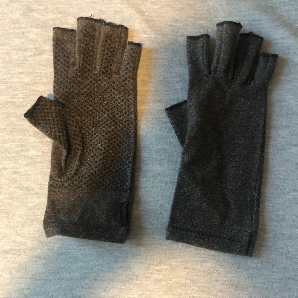 Compression gloves